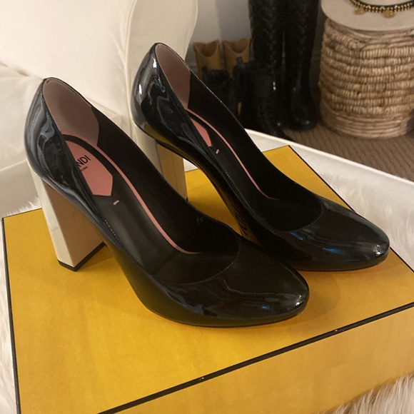 Fendi Shoes - Picture 4 of 17